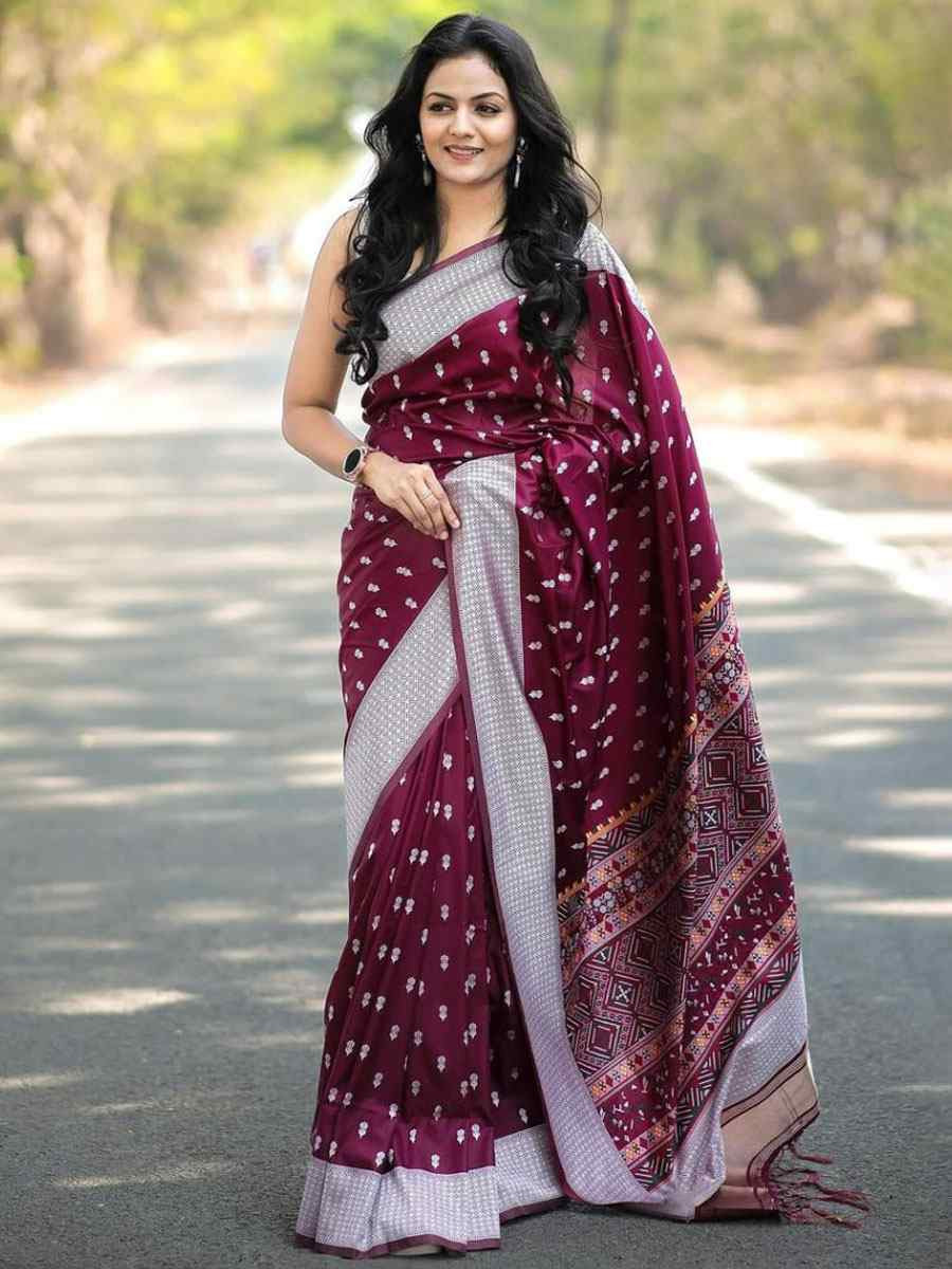 Wine Banarasi Silk Handwoven Festival Wedding Fancy Heavy Border Saree