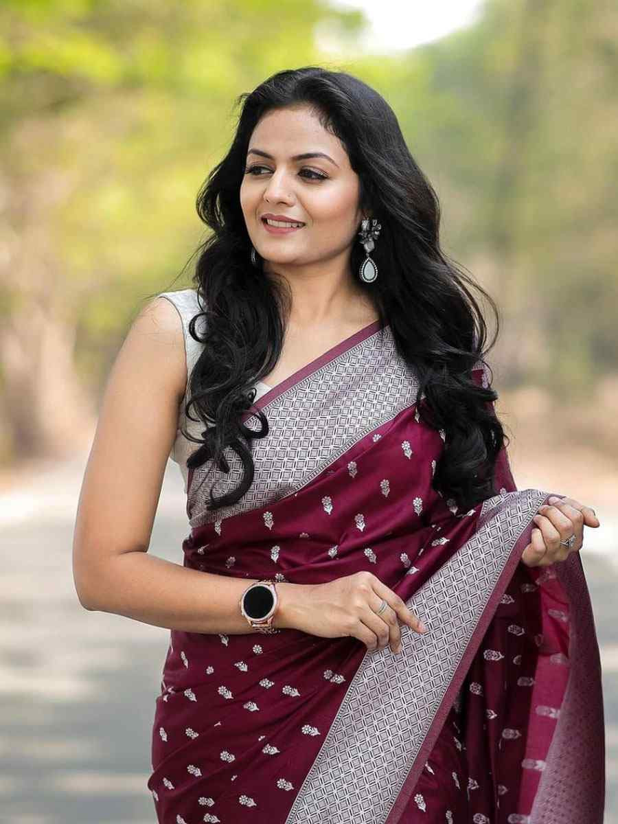 Wine Banarasi Silk Handwoven Festival Wedding Fancy Heavy Border Saree