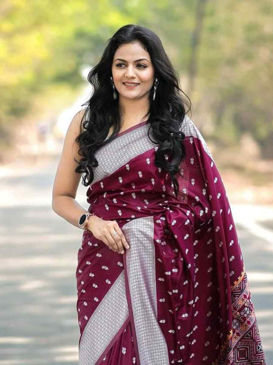 Wine Banarasi Silk Handwoven Festival Wedding Fancy Heavy Border Saree