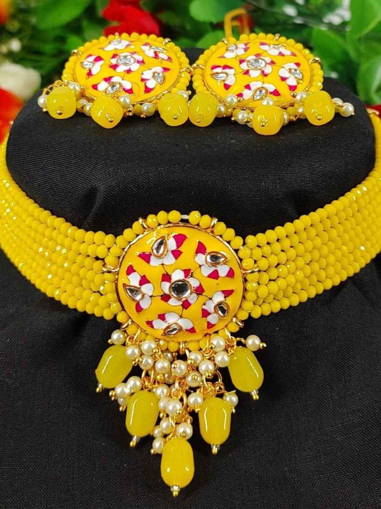 Yellow Alloy Bridal Wear Kundan Necklace