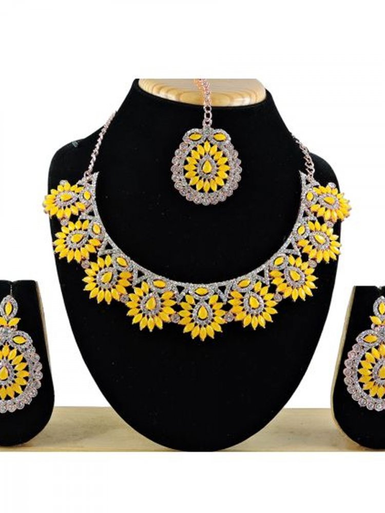 Yellow Alloy Festival Wear Diamonds Necklace