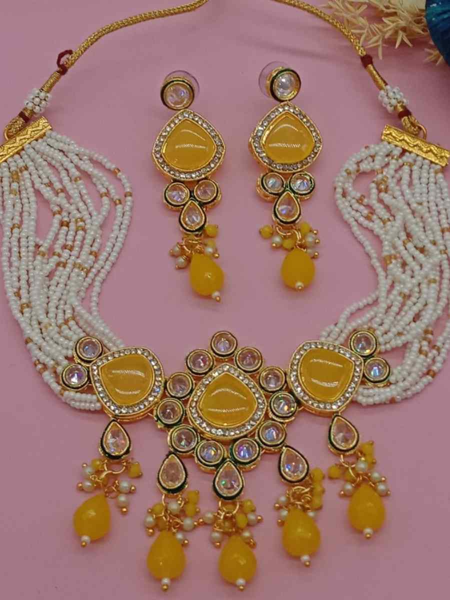 Yellow Alloy Metal Festival Wear Kundan Necklace