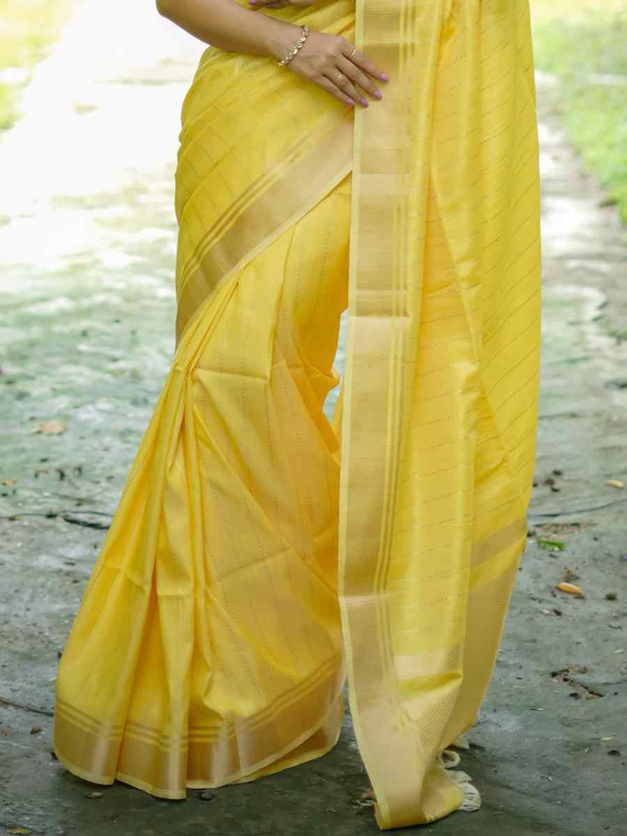 Yellow Banarasi Raw Silk Handwoven Festival Wedding Heavy Border Saree