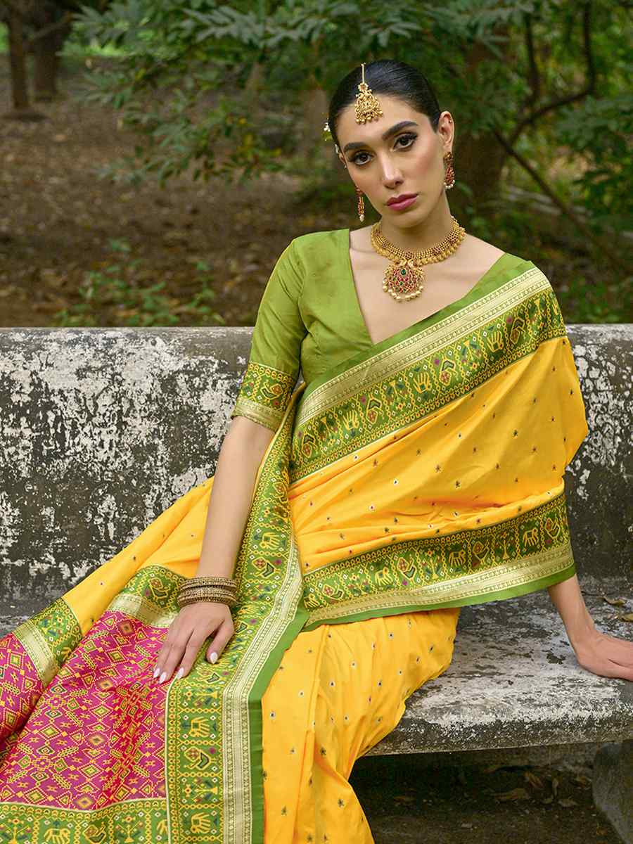 Yellow Banarasi Slik Handwoven Festival Casual Classic Style Saree