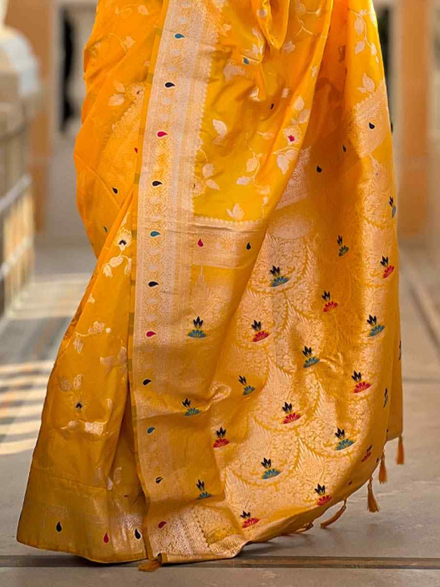 Yellow Soft Banarashi Silk Handwoven Festival Wedding Fancy Heavy Border Saree